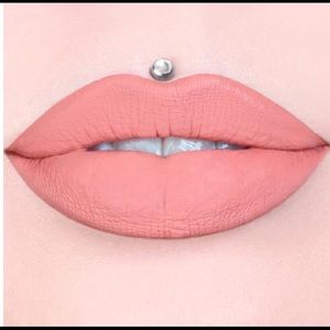 *Jeffree Star* “Soft Serve” Velour Liquid Lipstick